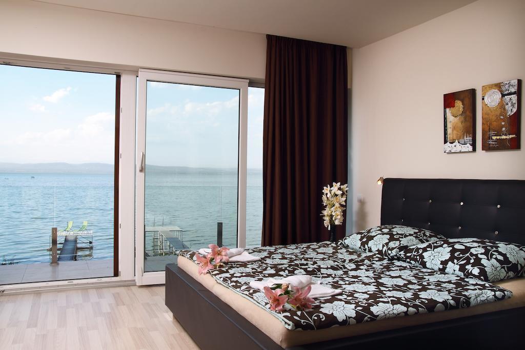 Aba Sea House Vila Balatonszarszo Quarto foto